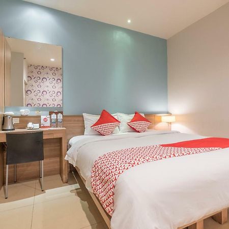 Aswin Hotel And Spa Makassar Exterior photo