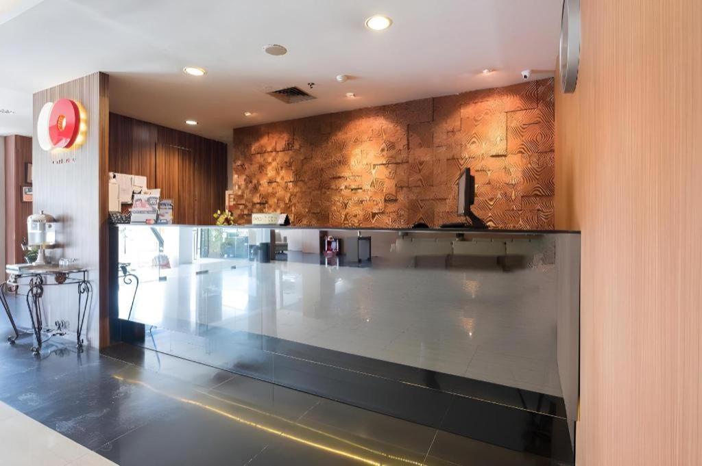 Aswin Hotel And Spa Makassar Exterior photo