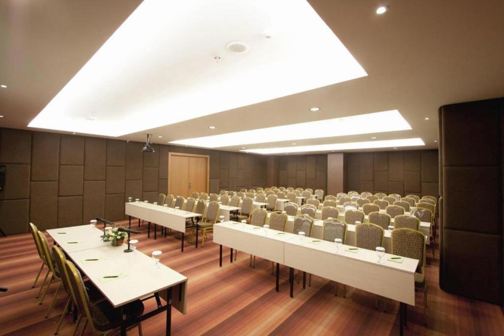 Aswin Hotel And Spa Makassar Exterior photo