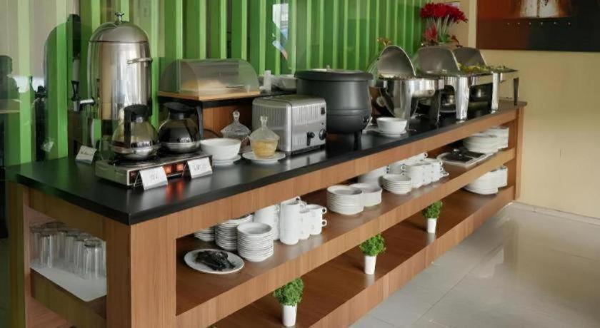 Aswin Hotel And Spa Makassar Exterior photo