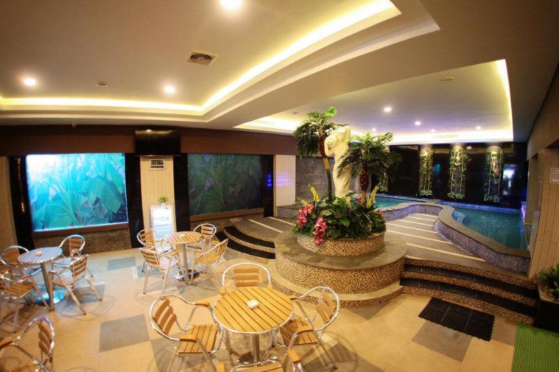 Aswin Hotel And Spa Makassar Exterior photo