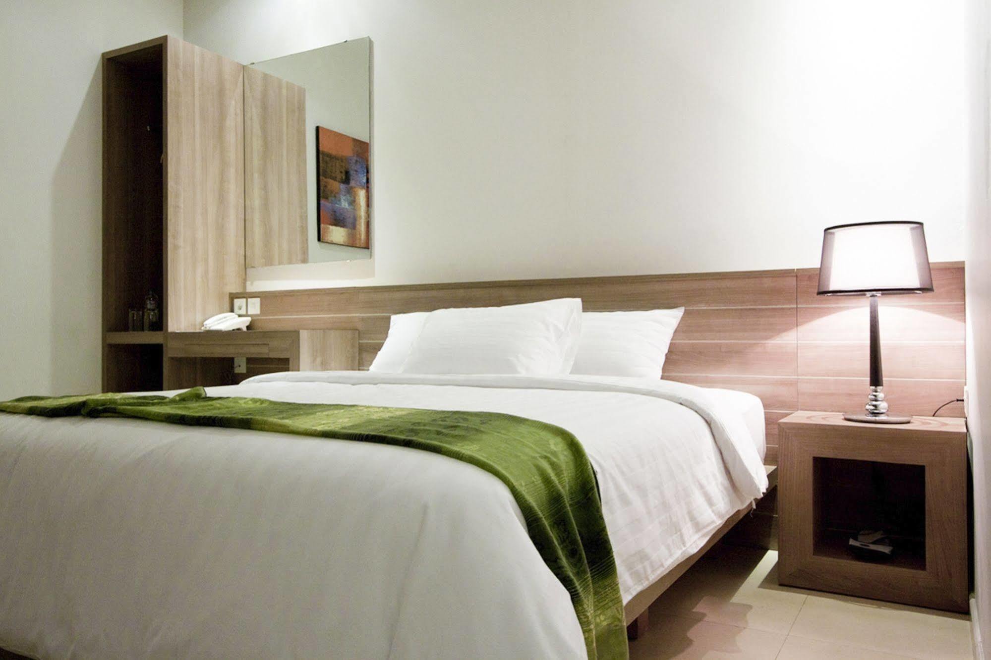 Aswin Hotel And Spa Makassar Exterior photo