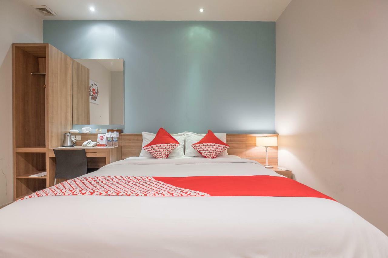 Aswin Hotel And Spa Makassar Exterior photo