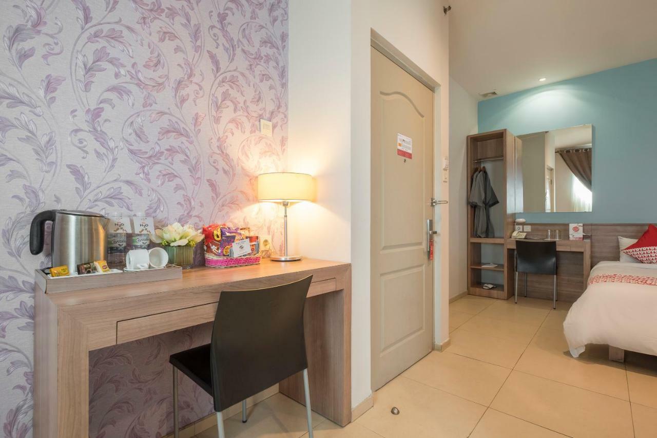 Aswin Hotel And Spa Makassar Exterior photo