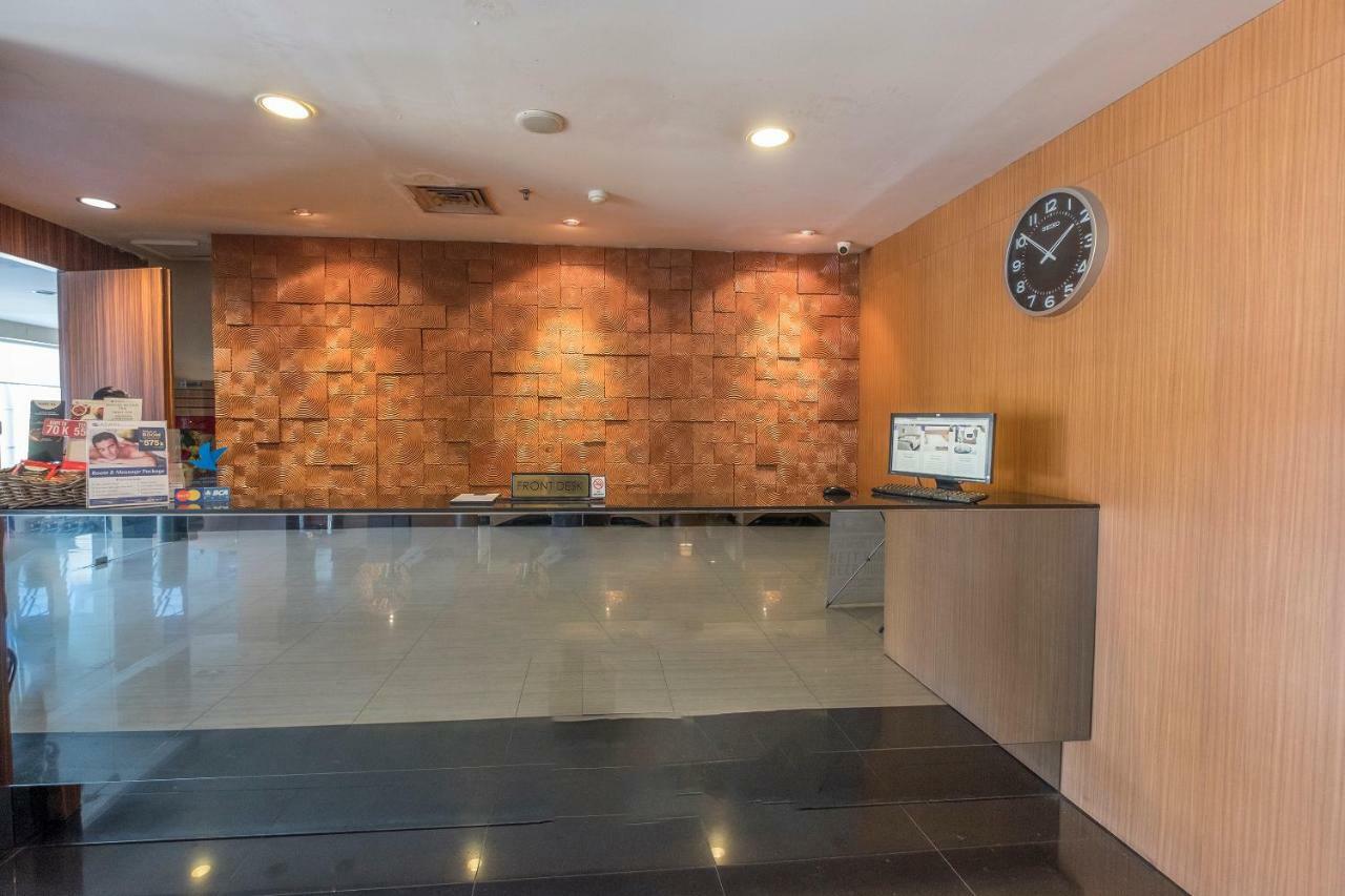 Aswin Hotel And Spa Makassar Exterior photo